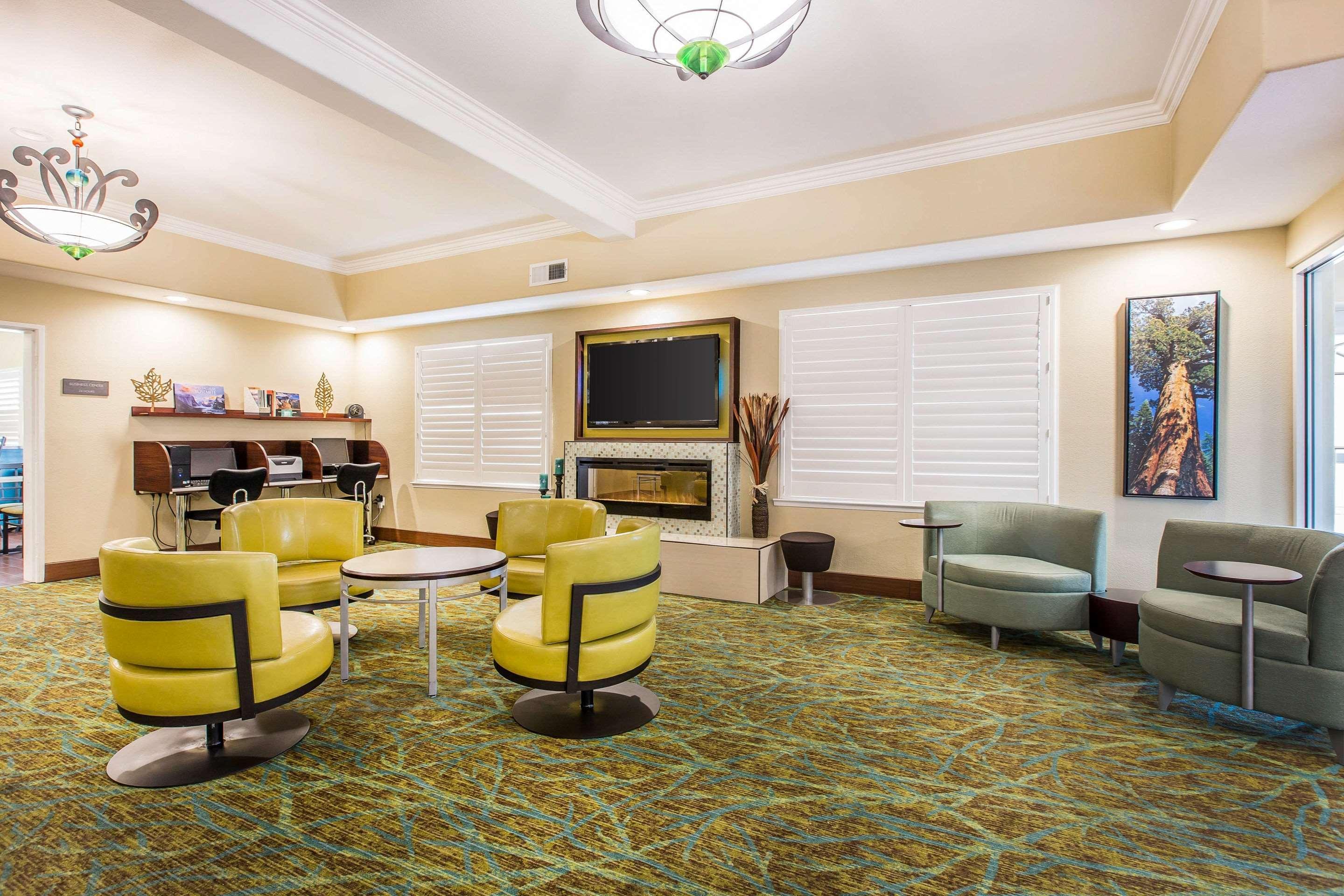 Hotel Comfort River Park Fresno